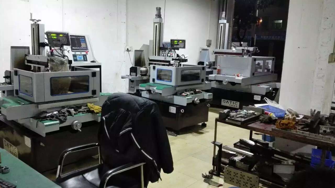 电火花线切割加工过程中工作液必须具备的性能及其重要性